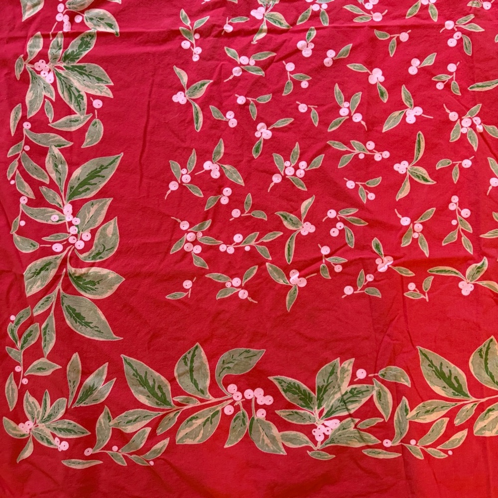 Xochi Vintage Inspired Red Tablecloth Green Leaves Fruit Cherries Berries India‎ - Picture 3 of 9